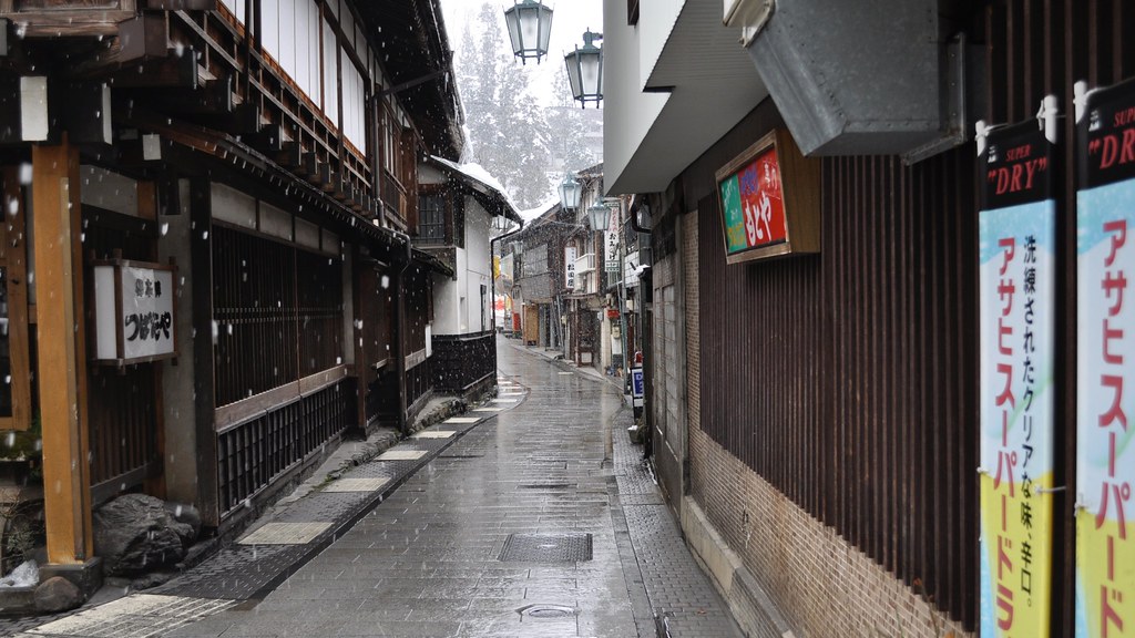 Snow falling in Shibu Onsen, Yamanouchi, Nagano Prefecture